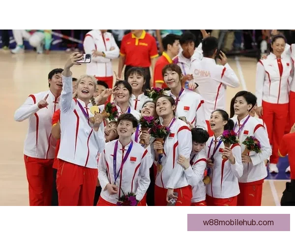 中国女篮率先出击奥运前哨战展现团队拼搏精神